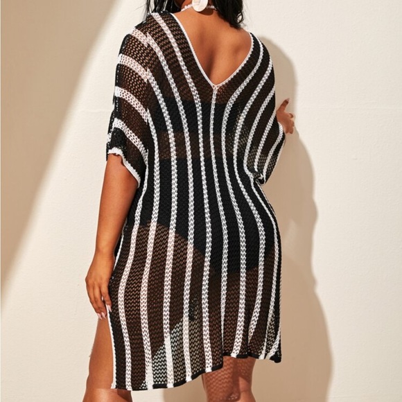 Classy Black and White Striped Plus Size Swimsuit Coverup - Picture 2 of 7